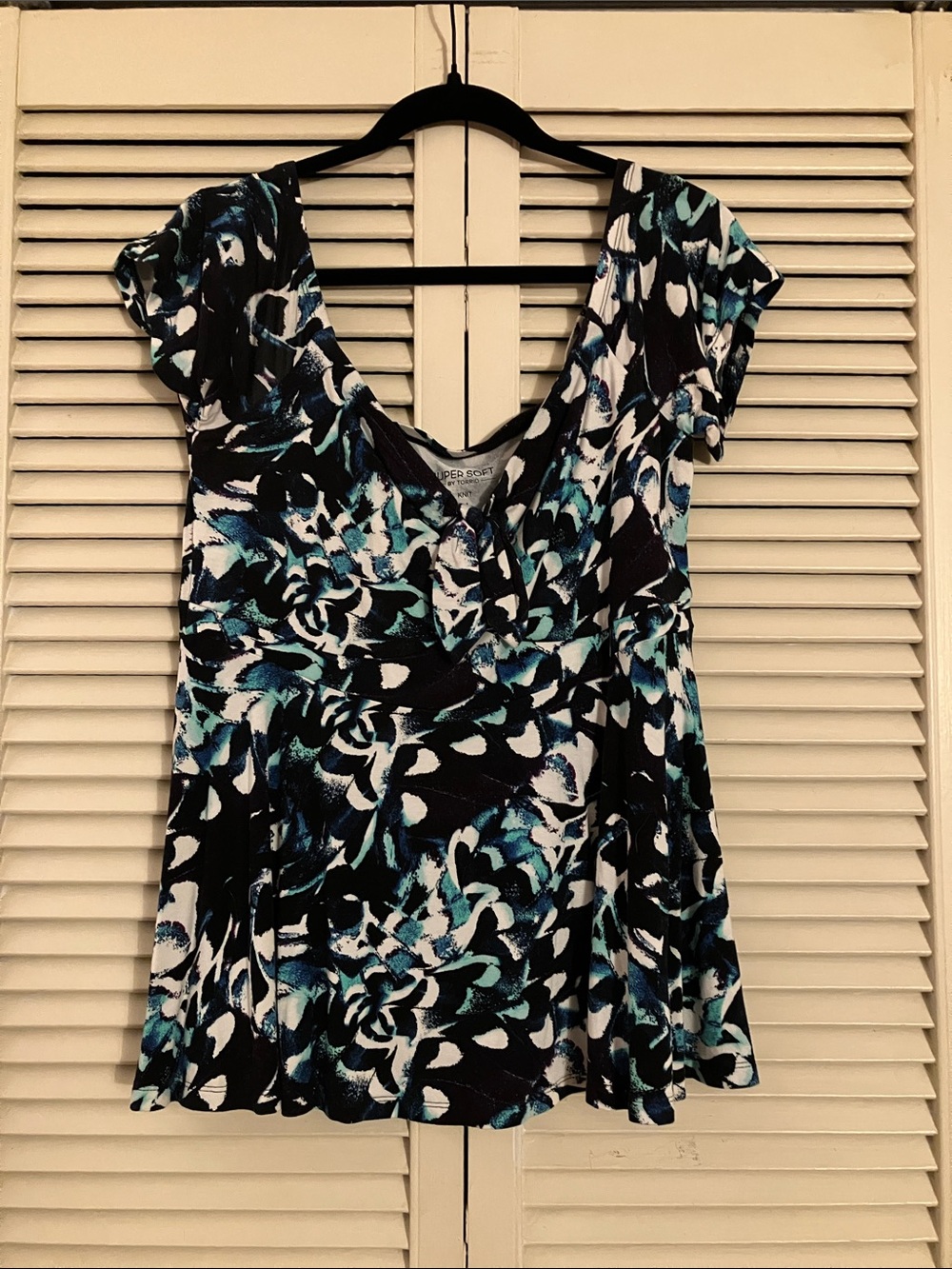 torrid Size 1 (14-16) Super Soft Knit Teal/Black Floral Tie Off Shoulder Top